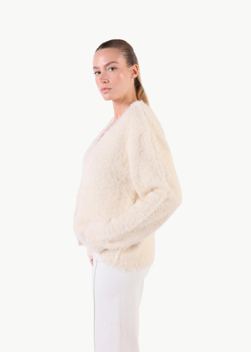 ALARA FLUFFY CARDIGAN La Libéré