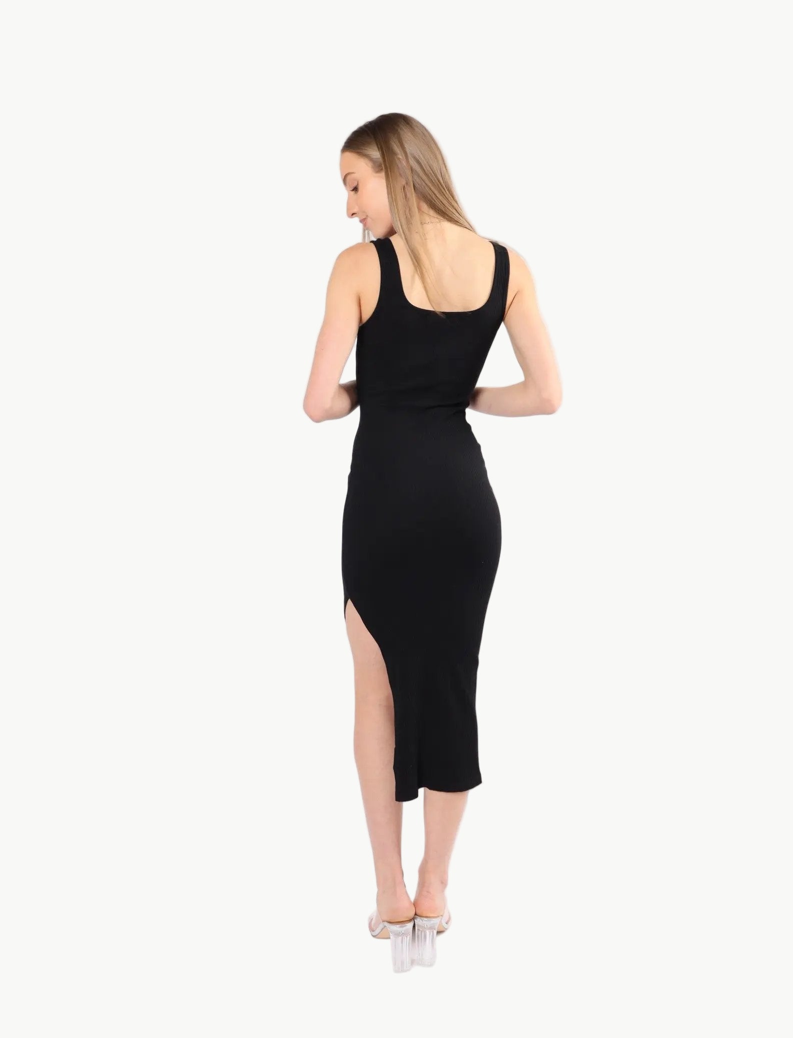 La Libéré Model  Ribbed Midi Dress
